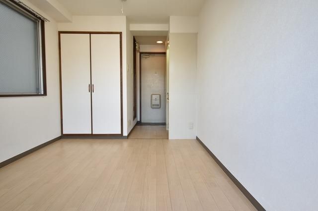 1R Apartment for Rent in Suita, Osaka - 30,000 Yen - Thumbnail 3