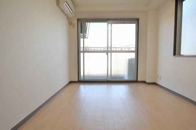 1R Apartment for Rent in Suita, Osaka - 30,000 Yen - Thumbnail 4