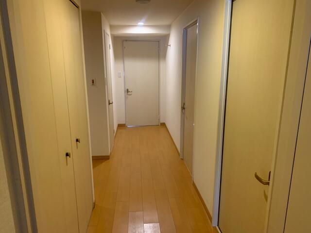 4LDK High-Rise Condo for Sale in Kaizuka, Osaka with Views - Thumbnail 4