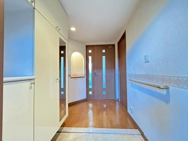 3LDK Condo with Private Garden for Sale in Kaizuka, Osaka - Thumbnail 3