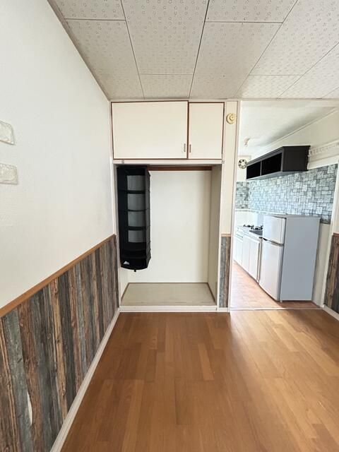 Stylish 1R Apartment for Rent in Katsura, Chiba - Washing Machine & Fridge - Thumbnail 3