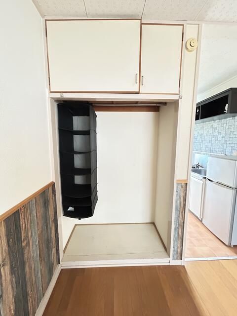Stylish 1R Apartment for Rent in Katsura, Chiba - Washing Machine & Fridge - Thumbnail 4