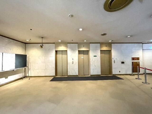 2K Apartment for Sale in Jingu-mae, Shibuya, Tokyo - Thumbnail 4