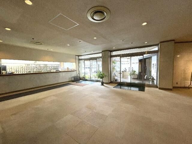 2K Apartment for Sale in Jingu-mae, Shibuya, Tokyo - Thumbnail 2