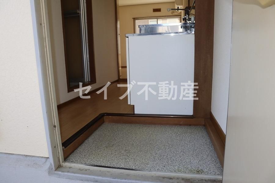 1K Apartment for Rent near Bizen-Sammon Station, Okayama - Thumbnail 3