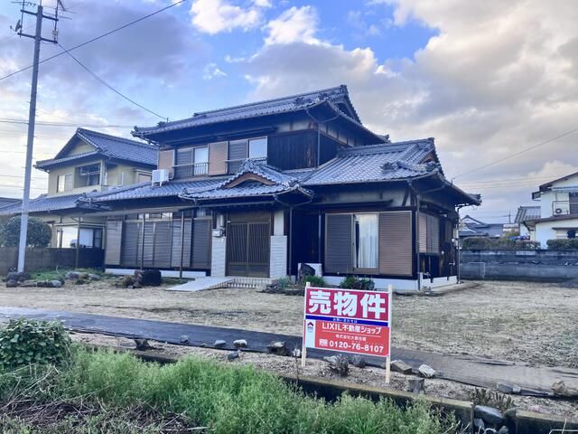 5LDK Resale House with Large Garden in Tōon City - Thumbnail 3