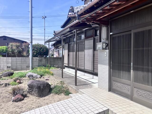 5LDK Resale House with Large Garden in Tōon City - Thumbnail 2