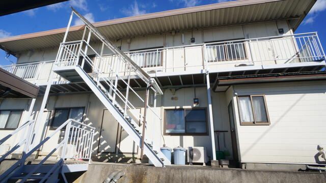Shared House One-Room Apartment for Rent in Hokuto, Yamanashi - Thumbnail 2