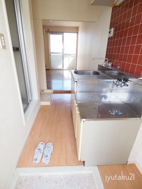 Affordable 1R Apartment for Rent in Tokushima's Sumiyoshi - Thumbnail 2