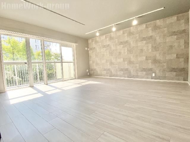 2LDK Apartment for Sale in Minoh, Osaka with 2022 Renovation - Thumbnail 3