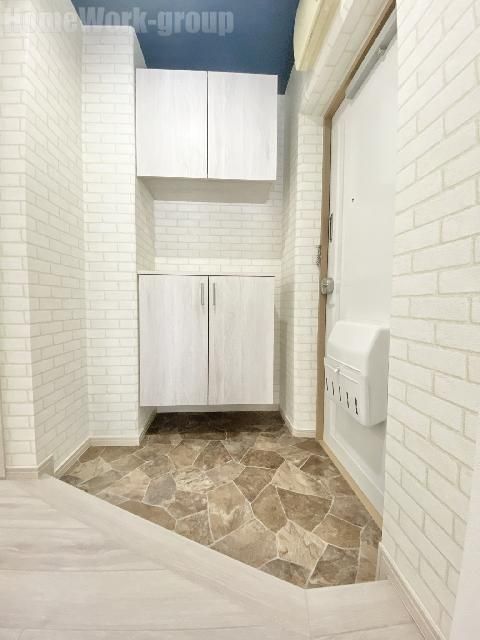 2LDK Apartment for Sale in Minoh, Osaka with 2022 Renovation - Thumbnail 2