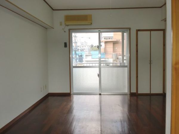1R Apartment for Rent in Ginowan, Okinawa - 32,000 Yen - Thumbnail 3