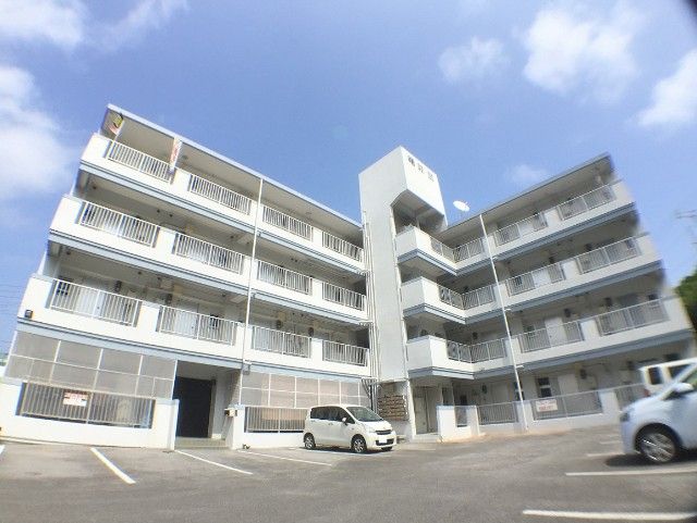 1R Apartment for Rent in Ginowan, Okinawa - 32,000 Yen - Thumbnail 2