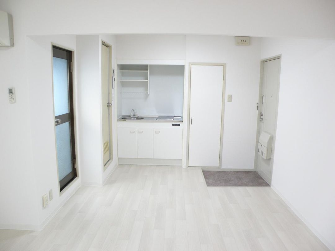 1R Apartment for Rent in Toyonaka, Osaka - 35,000 Yen - Thumbnail 4