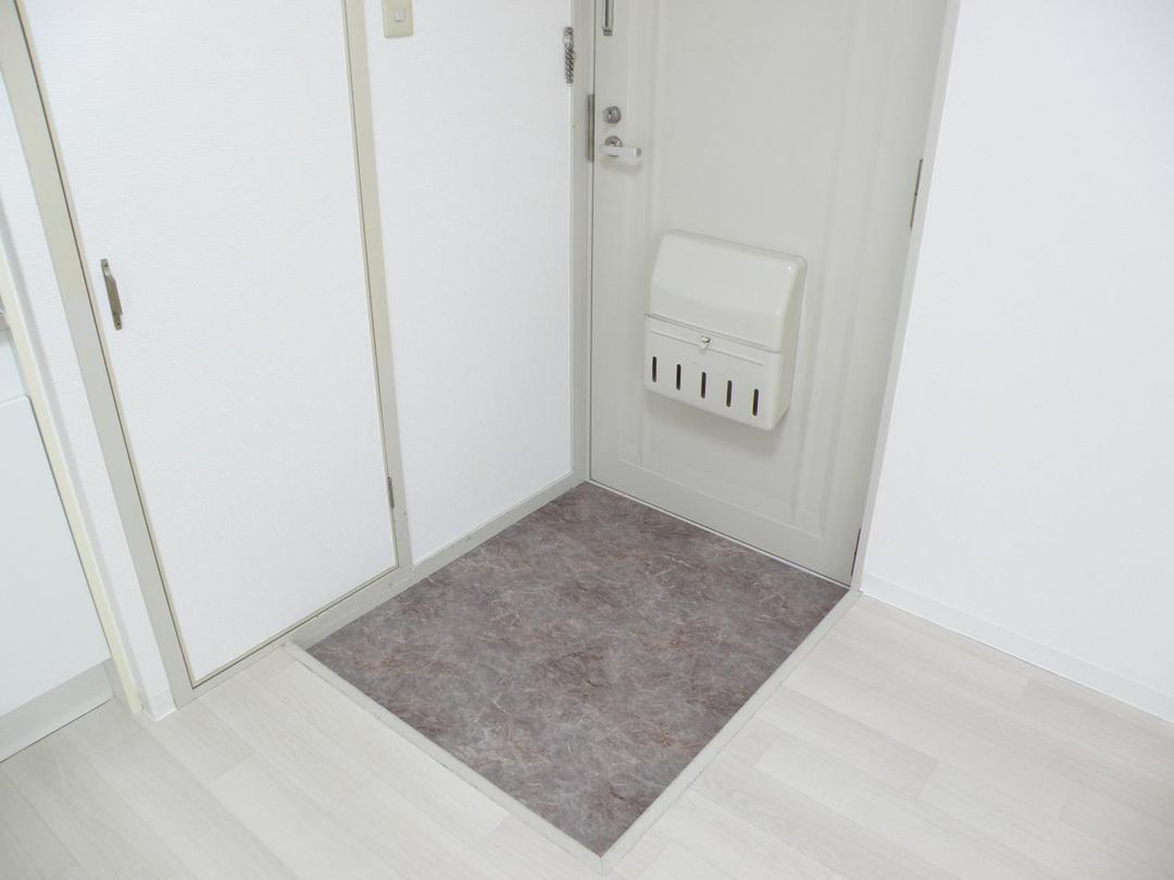 1R Apartment for Rent in Toyonaka, Osaka - 35,000 Yen - Thumbnail 3