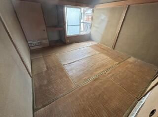 South-Facing 3DK Terrace House for Sale in Sakai, Osaka - Thumbnail 4