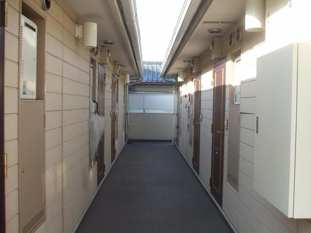 One-Room Apartment for Rent in Higashiosaka, Osaka - Thumbnail 2