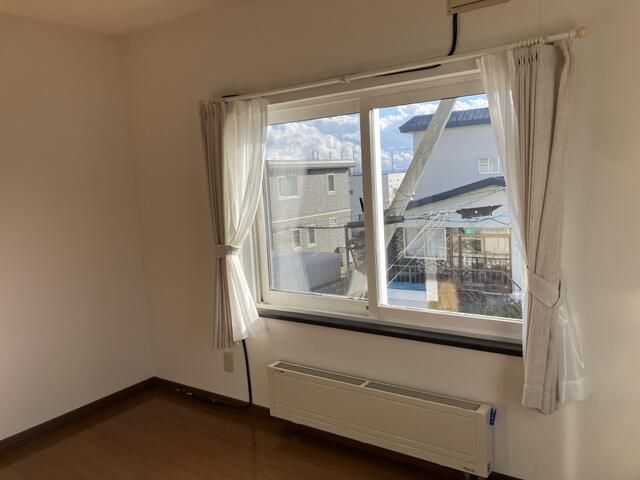 4LDK House for Sale in Kitahiroshima, Hokkaido - 2-Car Parking - Thumbnail 4