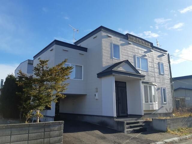 4LDK House for Sale in Kitahiroshima, Hokkaido - 2-Car Parking - Thumbnail 2