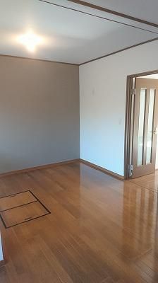 Renovated 4DK House for Sale in Neyagawa, Osaka - Thumbnail 3