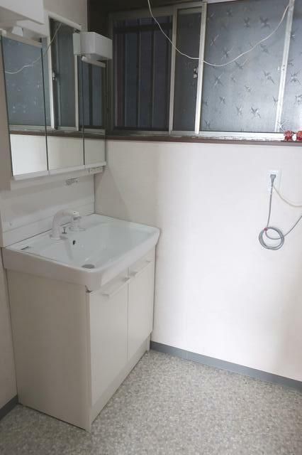 Renovated 2DK Corner House for Sale in Sakai, Osaka - Thumbnail 4