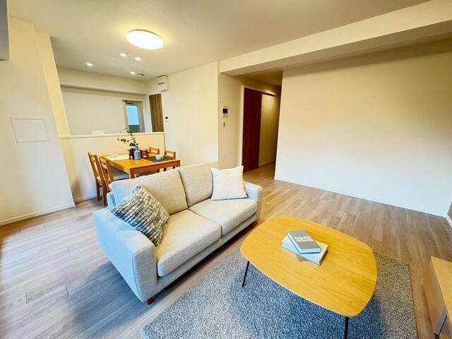 Renovated 4LDK Apartment in Suita, Osaka with Parking - Thumbnail 3