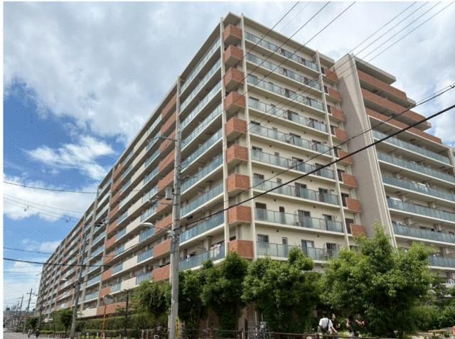 3LDK Apartment for Sale in Neyagawa, Osaka | Renovated & Pet-Friendly - Thumbnail 3