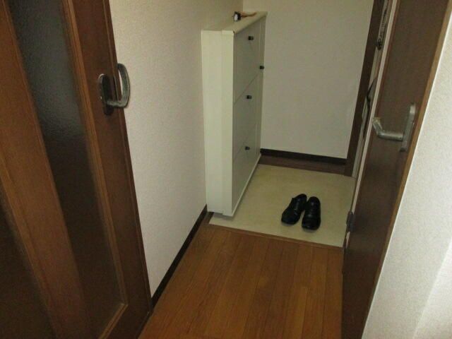 1R Apartment for Rent in Shijonawate, Osaka - No Deposit, Near Station - Thumbnail 2