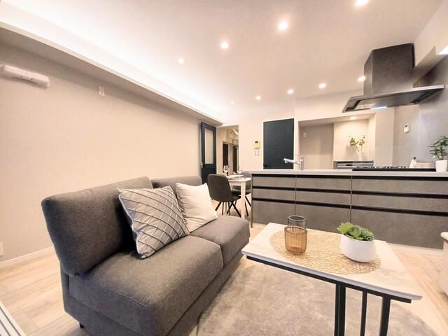 Renovated 1LDK Apartment in Prime Akasaka, Tokyo - Thumbnail 2