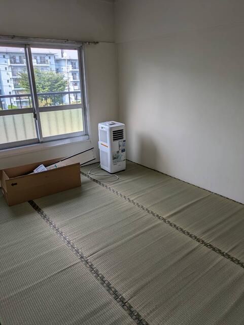 3DK Apartment for Sale in Hino City, Tokyo - Hyakusa Danchi - Thumbnail 2