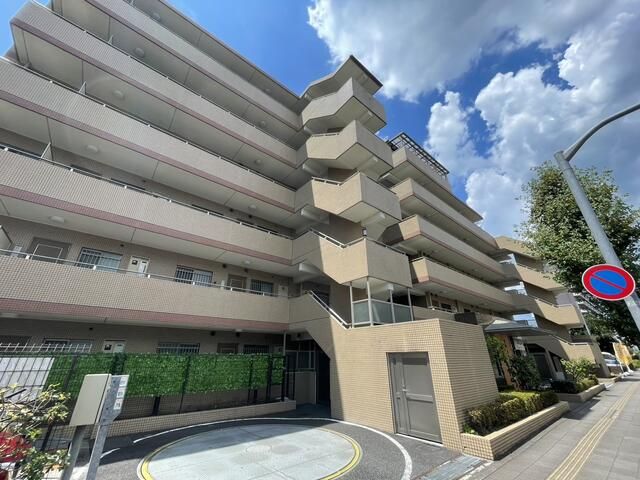 Renovated 4LDK Apartment with Rooftop Balcony in Ome, Tokyo - Image 1