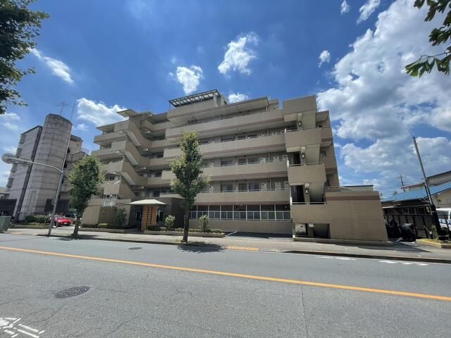 Renovated 4LDK Apartment with Rooftop Balcony in Ome, Tokyo - Thumbnail 2