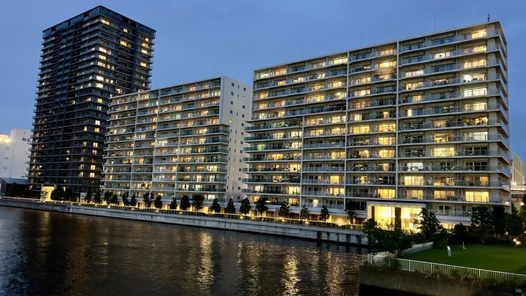 2LDK Apartment for Sale in Shinagawa, Tokyo - 22nd Floor - Thumbnail 2