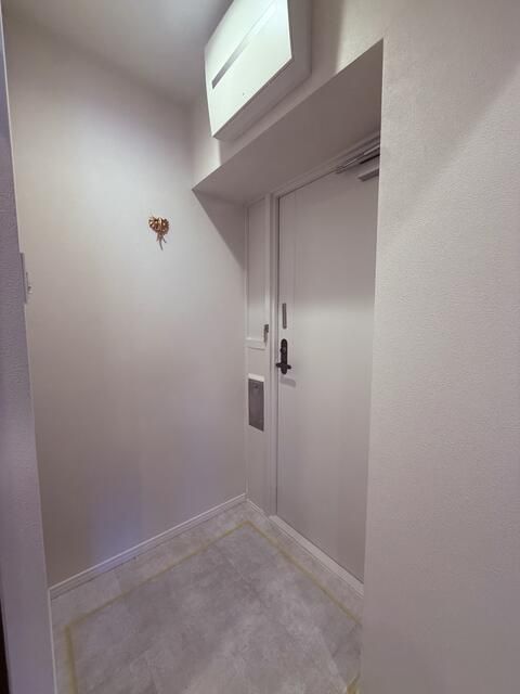 Renovated 1LDK Apartment for Sale in Akasaka, Minato, Tokyo - Thumbnail 2