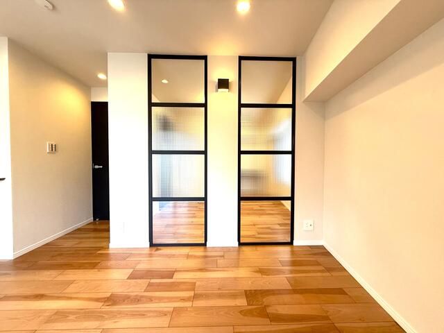 Renovated 1LDK Apartment for Sale in Akasaka, Minato, Tokyo - Thumbnail 3