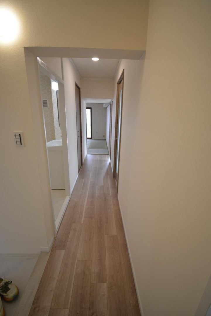 Renovated 3LDK Apartment in Hirakata Green Hill Kōzenji - Thumbnail 4