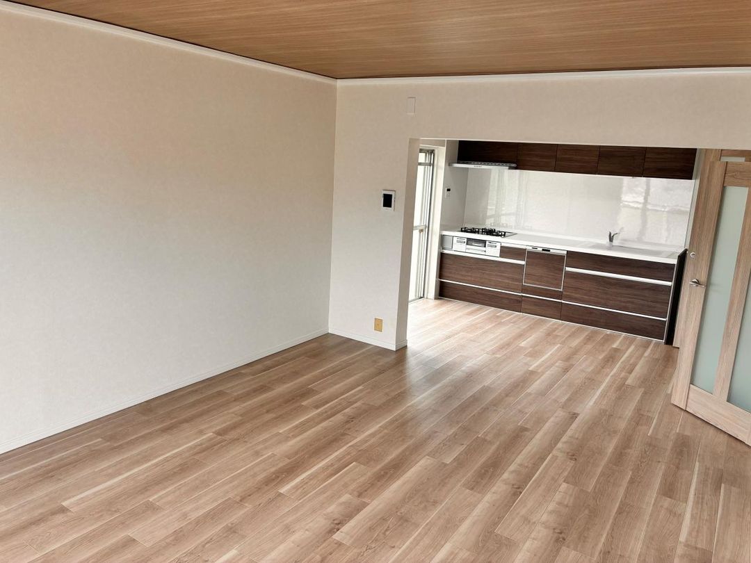 Renovated 3LDK Apartment in Hirakata Green Hill Kōzenji - Thumbnail 3