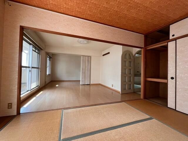 3SLDK Apartment for Sale in Izumiotsu, Osaka - 78.72 sqm - Thumbnail 2