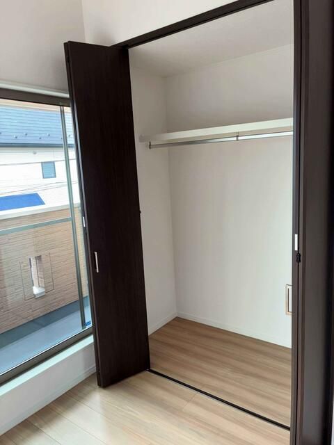 Modern 2LDK House in Yokosuka with 2025 Renovations & Views - Thumbnail 4