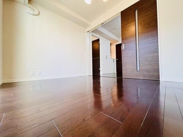 2DK Apartment for Sale Near Shin-Okubo Station, Shinjuku - Thumbnail 3