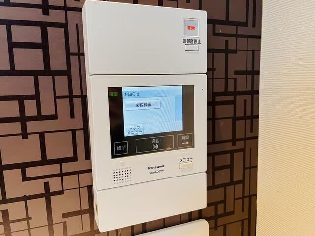 2DK Apartment for Sale Near Shin-Okubo Station, Shinjuku - Thumbnail 2