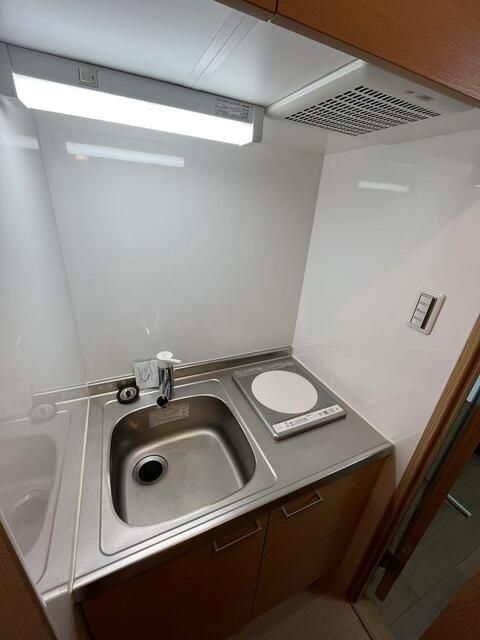 Shibuya Studio for Sale Near Station with 4.55% Yield - Thumbnail 4