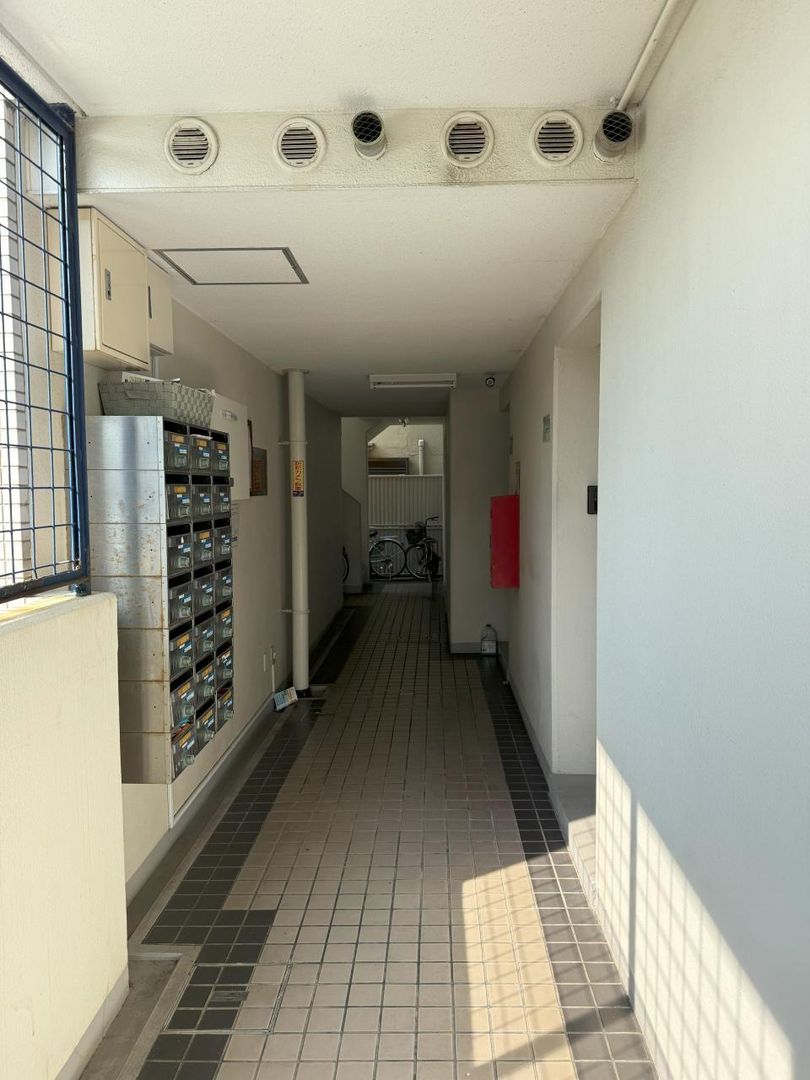 1R Apartment for Rent in Kishiwada, Osaka - Near Izumiomiya Station - Thumbnail 3