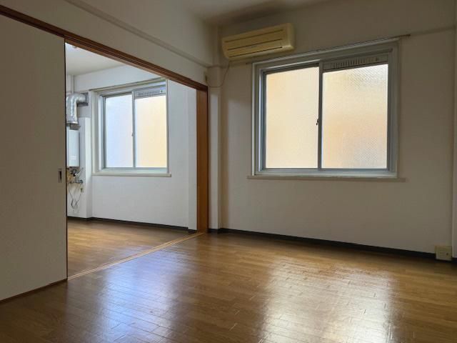 1DK Apartment for Rent in Juso, Osaka - 40,000 Yen, No Fees - Thumbnail 2