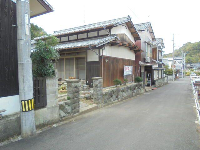 Residential Land with House in Kikuma, Imabari - 1 Million Yen - Thumbnail 2