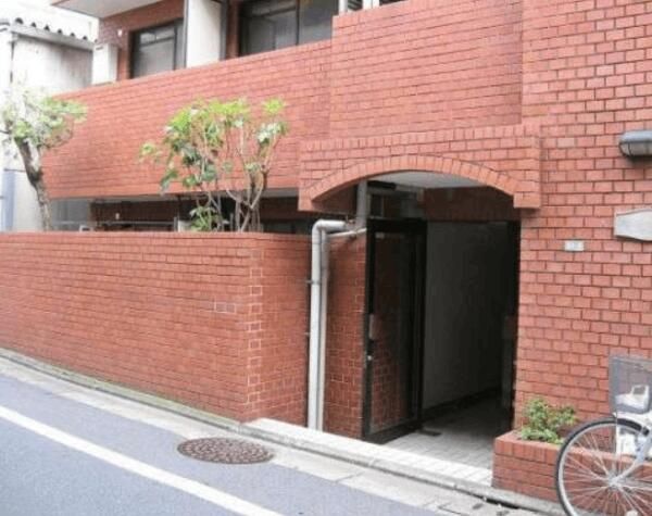 Setagaya 1R Apartment for Sale Near Gotokuji Station, Tokyo - Thumbnail 2