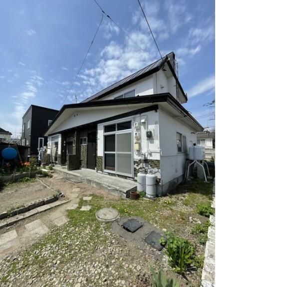 1972 3LDK House in Sapporo with Garden and Rental Potential - Thumbnail 2