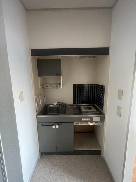 1K Apartment for Rent in Higashihiroshima, Hiroshima - Thumbnail 2