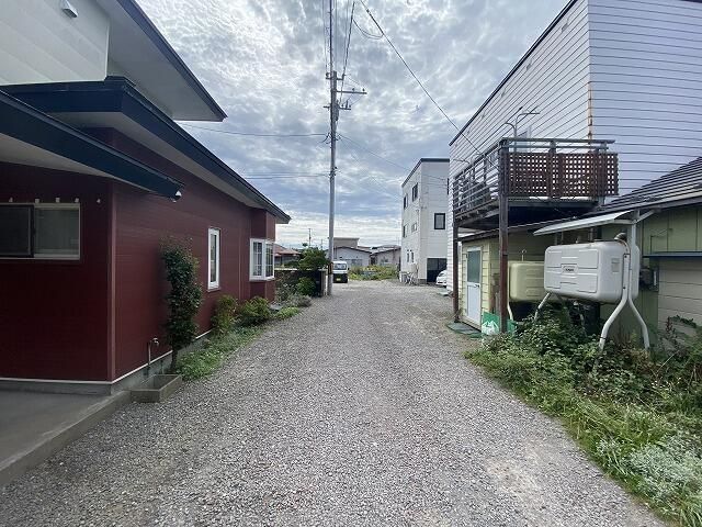 6SLDK House for Sale in Hakodate, Hokkaido with South-Facing LDK - Thumbnail 4