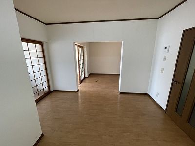 3LDK Apartment for Sale in Kitakyushu's Tobata Ward - Thumbnail 2